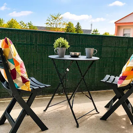 Le Nirvana ~ Jolie T2 Avec Balcon / 2 Min Du Parc Jaunay-Clan